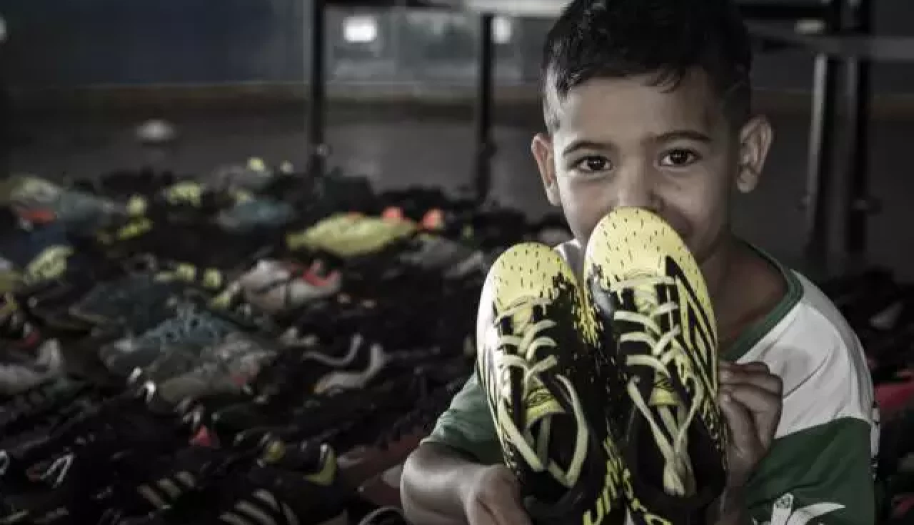 A melhor chuteira da Nike de campo para crianças 2024