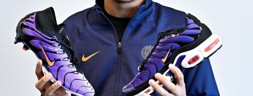 a chuteira de Mbappe em campo